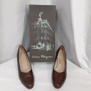 Vintage Salvatore Ferragamo Women's Shoes Brown Crocodile Low Heel 8 1/2 AAA